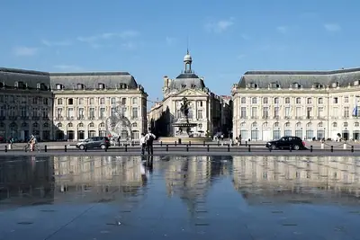 Place de la Bourse and the water mirror in Bordeaux