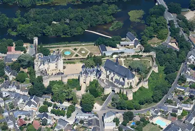 Vue aérienne du château de Montreuil-Bellay