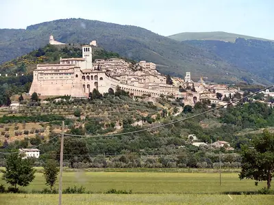 Panorama d’Assise vue depuis la vallée
