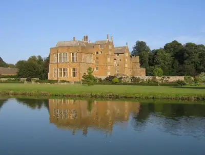Broughton Castle entouré de ses douves