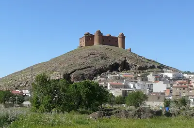 Die Burg La Calahorra über dem Ort