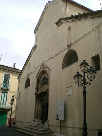 La fachada de la catedral de Santa Maria Maggiore de Teggiano