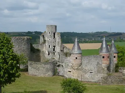 De ruïnes van het kasteel van La Haute-Guerche
