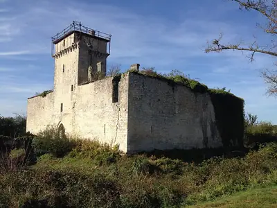 The moated Château de Sémignan