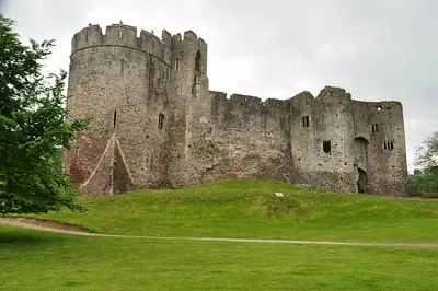 El castillo de Chepstow sobre el río Wye