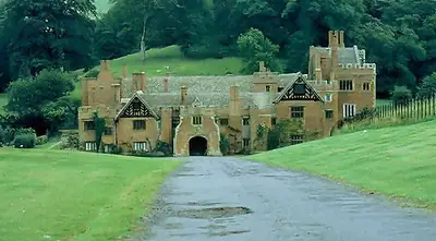 Compton Wynyates, la demeure Tudor en brique rouge