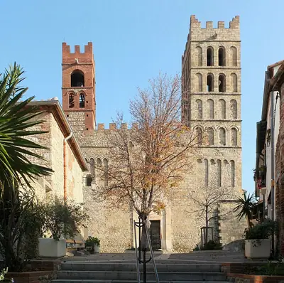 La façade occidentale de la cathédrale d’Elne