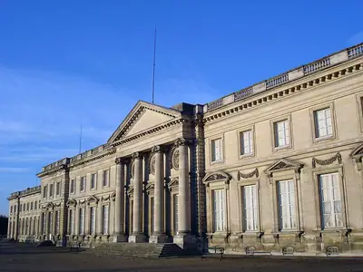 La fachada hacia el jardín del palacio de Compiègne