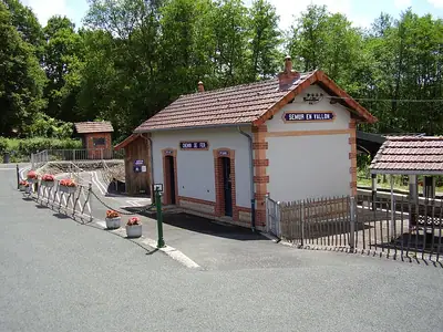 La gare du petit train de Semur-en-Vallon