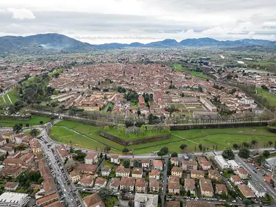 Lucca, de ommuurde Toscaanse stad