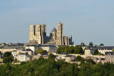 De kathedraal van Laon gezien vanuit de bovenstad