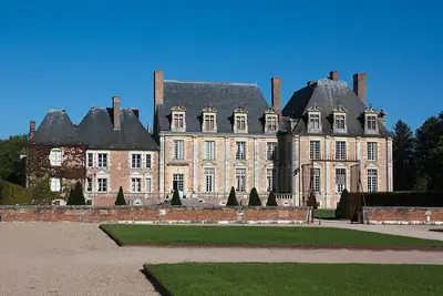 The moated Château de La Ferté-Saint-Aubin