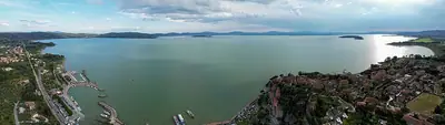 Vue aérienne du lac Trasimène