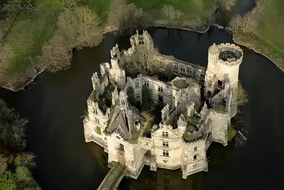 Les ruines du château de la Mothe-Chandeniers