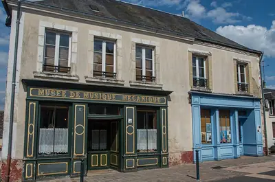 La façade du musée de musique mécanique de Dollon
