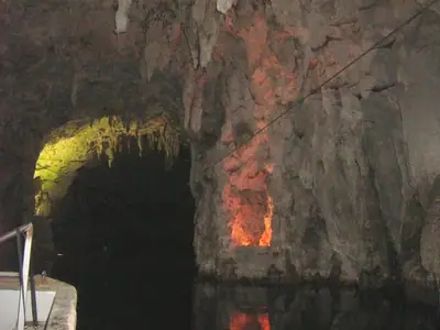 El lago de las grutas de Pertosa