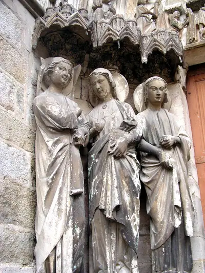Le portail de l’église Notre-Dame de Villeneuve-l’Archevêque