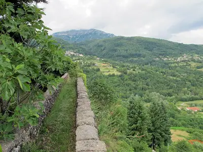 Het landschap van de Garfagnana gezien vanaf de Rocca di Camporgiano