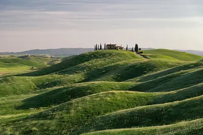 Sanfte Hügel bei Asciano in den Crete Senesi, Toskana