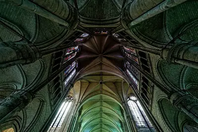 Het koor van de basiliek van Saint-Quentin
