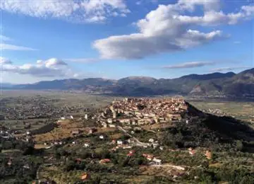 Panorámica de Teggiano y el Vallo di Diano