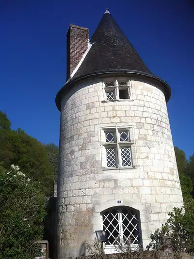 De middeleeuwse toren van Beaumont-Pied-de-Bœuf