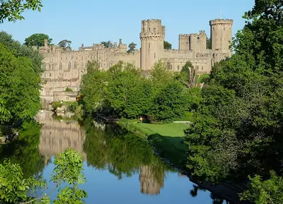 Le château de Warwick vu depuis le pont sur l’Avon